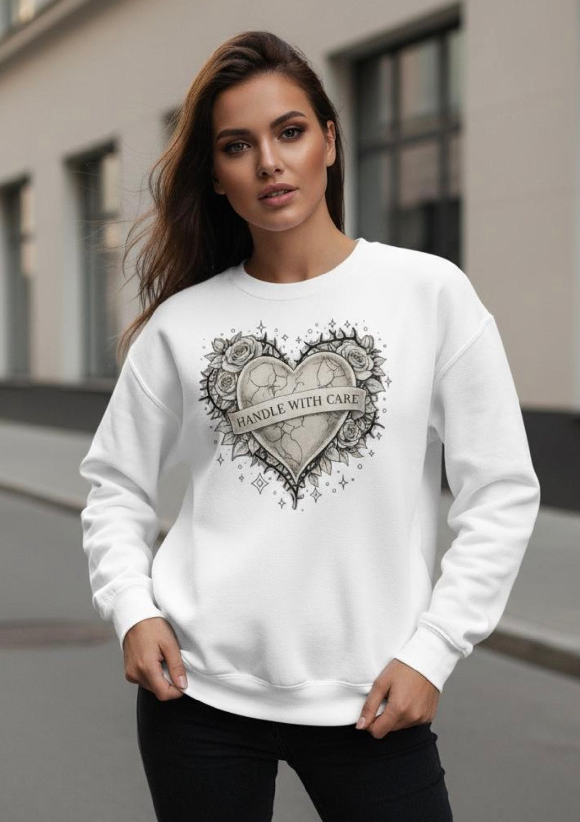 White ‚Handle with Care‘ Pullover